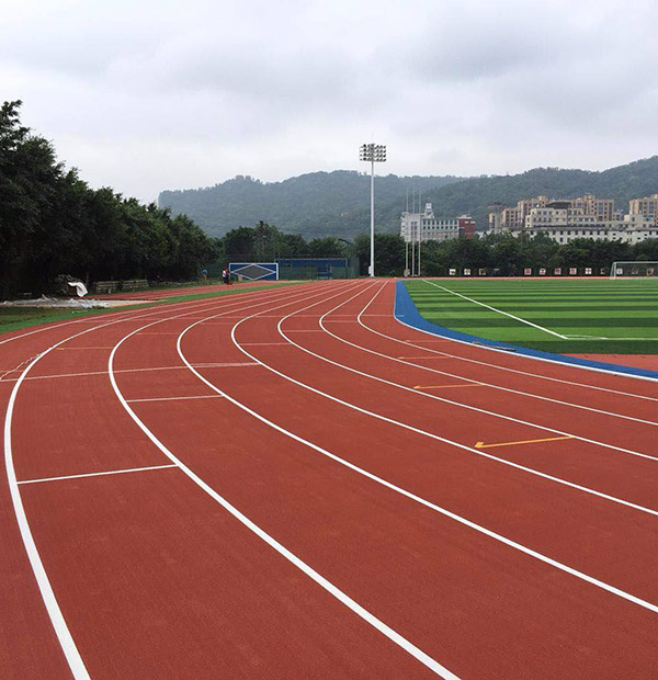 彈性顆粒球場、跑道